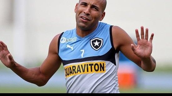 Imagem Sheik e mais quatro jogadores devem retornar ao Botafogo contra o Bahia