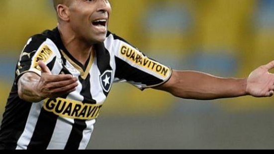 Imagem Cinco anos após o retorno ao Brasil, Sheik acumula mais cartões que gols