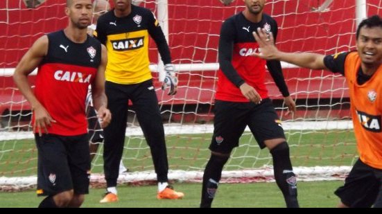 Imagem Ney comanda treino diferente e não revela escalação do Vitória para o BAVI