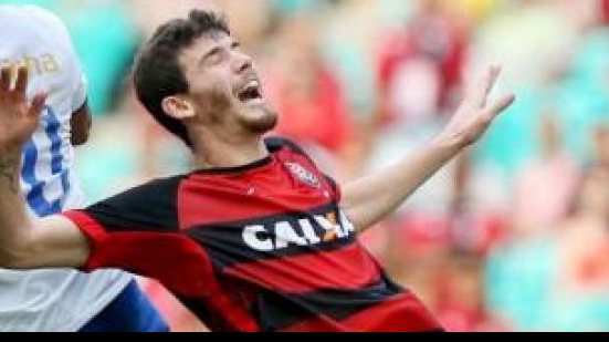 Imagem Vitória perde dois titulares para jogo contra o lanterna Palmeiras
