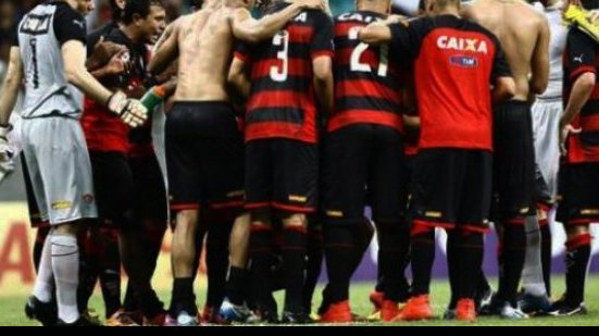 Imagem Com triunfo sobre o Bahia, Vitória alcança liderança do returno do Brasileirão