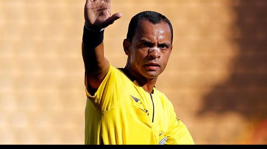 Imagem Juiz da FIFA apita Palmeiras x Vitória no Pacaembu