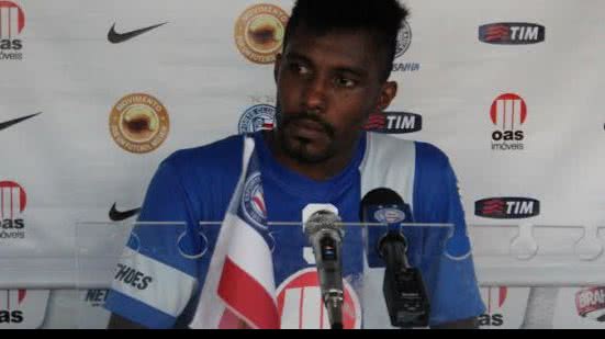 Imagem Rhayner tenta agredir diretor de futebol e não joga mais no Bahia