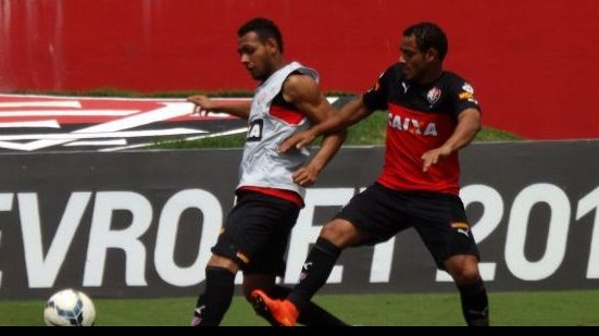 Imagem Vitória prepara time com Adriano e William Henrique para pegar o Palmeiras