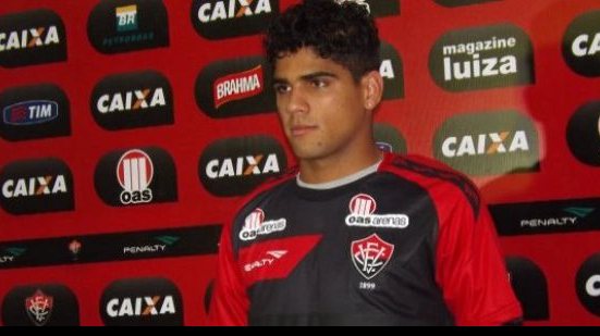 Imagem Lateral que não agradou no Vitória está na mira de gigante paulista