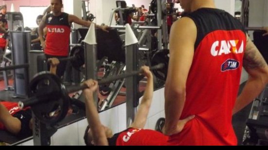 Imagem Por causa das chuvas, Vitória treina em academia de São Paulo