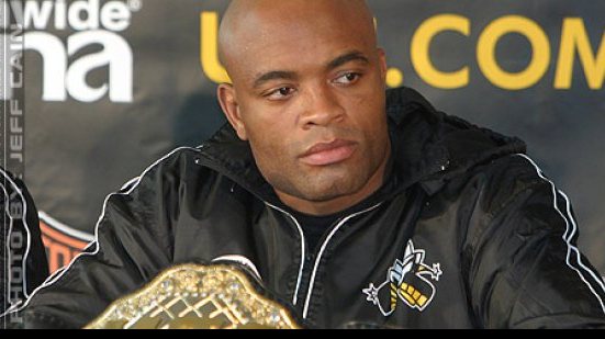 Imagem Anderson Silva volta atrás e diz que vai recuperar cinturão