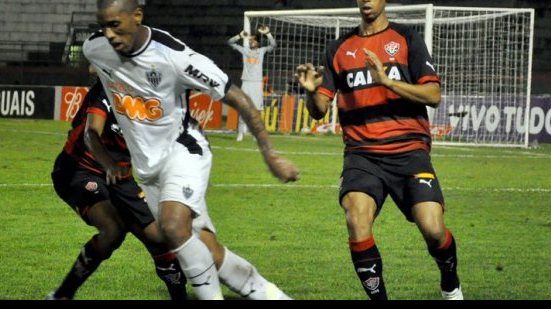 Imagem Vitória tenta triunfo diante do Atlético-MG para sair do Z4 do Brasileirão