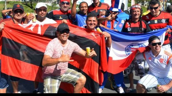 Imagem Torcida lota Arena para Bahia e Flamengo em clima de paz
