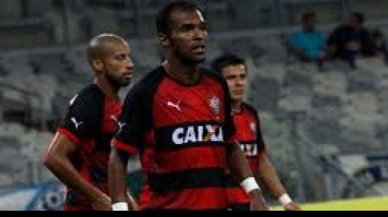 Imagem Juan leva terceiro amarelo e está fora contra o Botafogo; Richarlyson volta