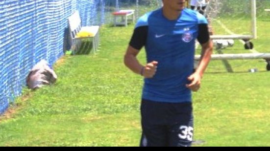 Imagem Emanuel minimiza fato de jogar ao lado do irmão e pede vitória na Sulamericana