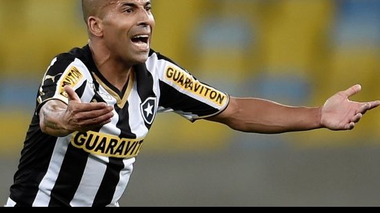 Imagem Sheik é absolvido por críticas à CBF, mas é punido por ofensas a árbitro