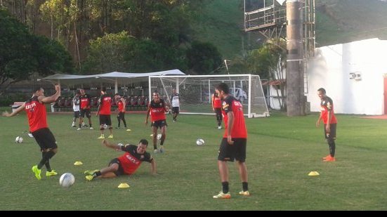 Imagem Poupados do Vitória treinam de olho no Botafogo