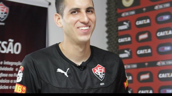 Imagem Goleiro do Vitória quer fazer valer mando de campo diante do Botafogo