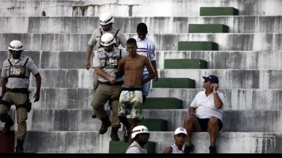 Imagem Punido pelo STJD, Bahia perde dois mandos de campo por confusão em Feira