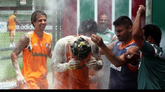 Imagem Na véspera do jogo com o Bahia, Fred faz aniversário e recebe ovadas