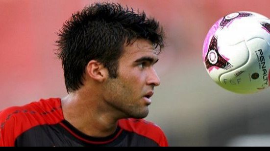 Imagem Coordenador do Vitória confirma cobiça do Flamengo por Arthur Maia