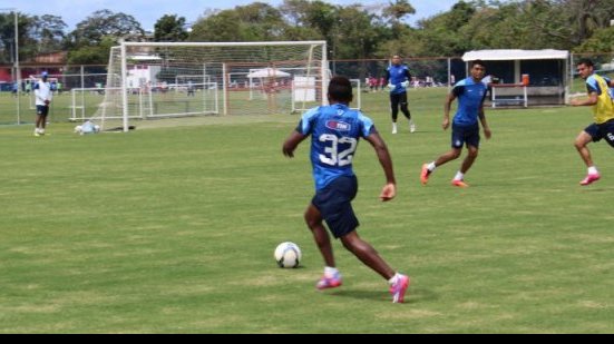 Imagem Com três atletas no DM, Bahia encerra preparação para encarar o Santos
