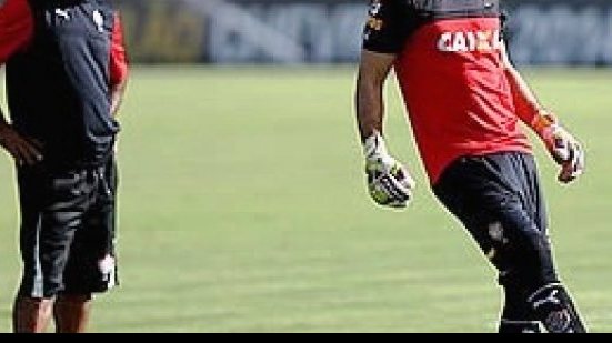 Imagem Agora reserva no Vitória, Wilson volta a campo 44 dias após lesão