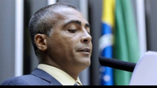 Imagem Eleito Senador, Romário enfrenta pleito para presidir América-RJ
