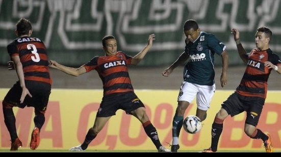 Imagem Vitória abre vantagem, mas cede empate e deixa campo vaiado