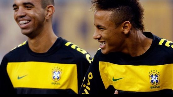 Imagem Dunga projeta seleção com Elias e repete quadrado ofensivo dos últimos amistosos