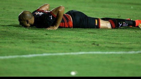 Imagem Vitória mostra indignação com arbitragem do empate com o Goiás
