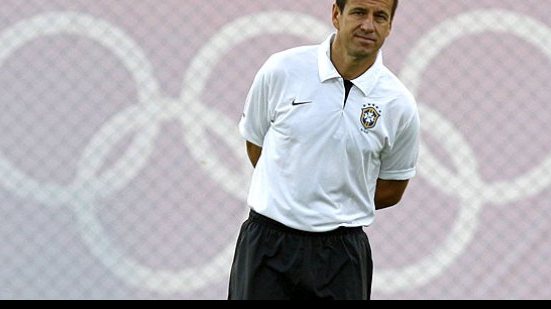 Imagem Dunga define equipe que enfrenta Argentina, mas mantém clima de mistério