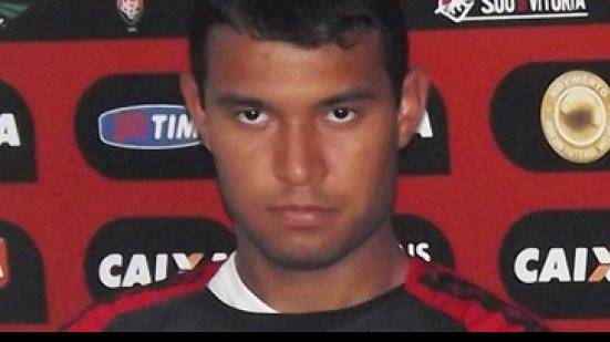 Imagem Vinícius explica gol perdido contra o Goiás e pede recuperação contra o Sport
