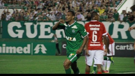 Imagem Destaque na goleada da Chape sobre o Inter, Diones não encara o Bahia