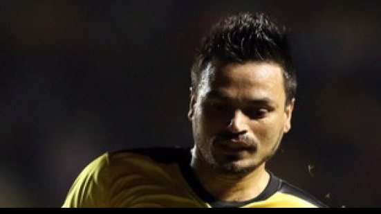 Imagem Por indisciplina, zagueiro que jogou no Vitória é afastado do Criciúma