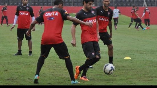 Imagem Ney Franco testa Vitória com três atacantes para duelo com o Sport