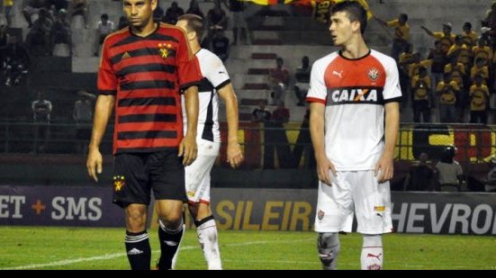 Imagem No sufoco, Vitória vence o Sport e sai da zona