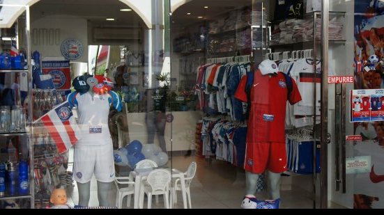 Imagem Loja que vende produtos licenciados do Bahia é assaltada no Pau da Lima