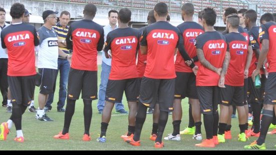 Imagem Vitória encerra preparação e deve ter time titular contra o Nacional
