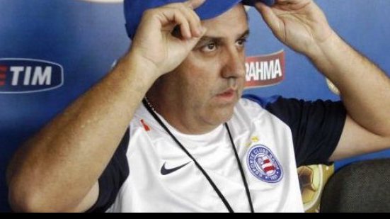 Imagem Gílson Kleina mostra preocupação para escalar Bahia contra o São Paulo