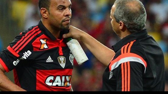 Imagem Com afundamento da face, ex-Vitória passa por cirurgia e só deve atuar em 2015