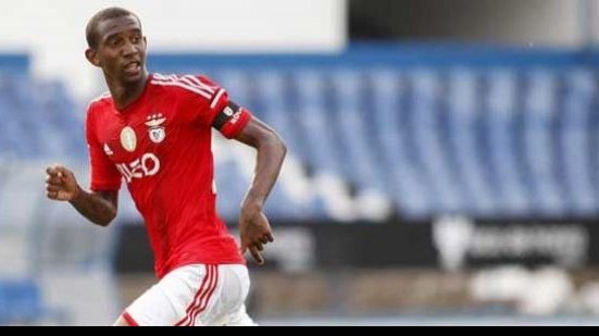 Imagem Em alta, Benfica quer blindar Talisca e colocar multa rescisória milionária 