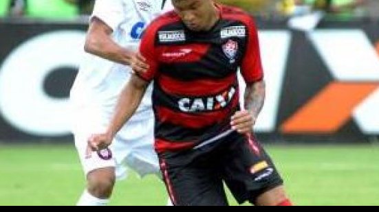 Imagem Vitória terá retorno de Vinícius contra o Corinthians