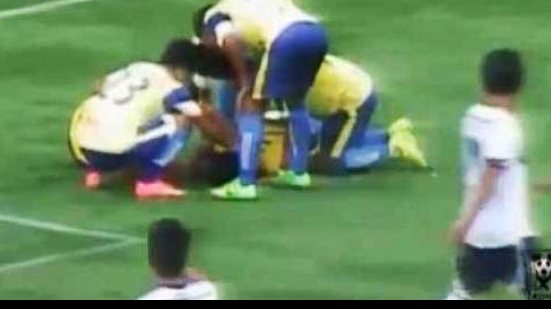 Imagem Jogador morre na Índia após comemorar gol com pirueta e cair de mau jeito