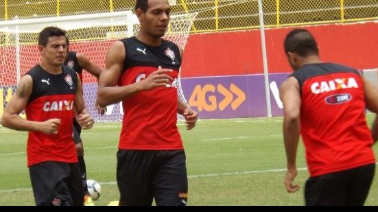 Imagem Após derrota, Vitória se reapresenta na Toca de olho no Corinthians