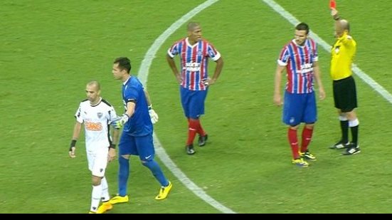 Imagem Juiz cita ofensas e Tardelli pode pegar gancho após ser expulso contra o Bahia