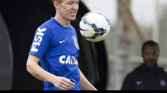 Imagem Lateral do Corinthians comemora volta ao time e mira permanência no G-4