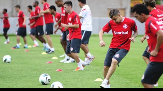 Imagem  Abel fecha treino e não dá pista de time que encara o Bahia