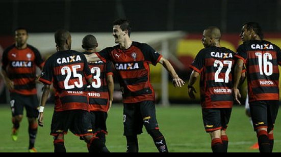 Imagem Edno brilha, Vitória vence o Criciúma e deixa o Z-4