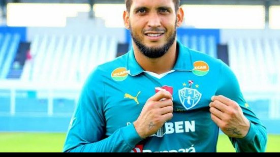 Imagem Emprestado pelo Vitória, goleiro comemora acesso do Paysandu na Série C