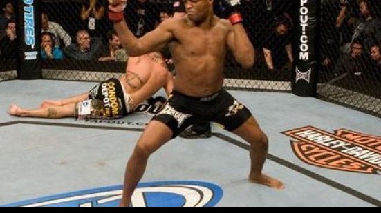 Imagem Anderson Silva surpreende e afirma que assinou contrato para mais 15 lutas