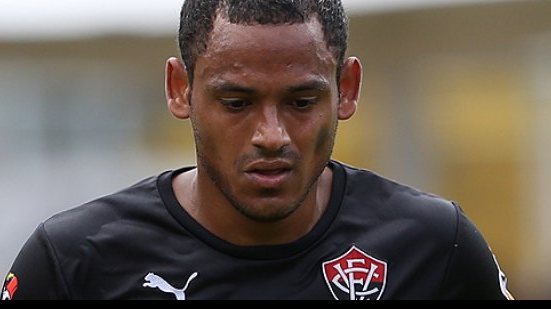 Imagem Exame detecta lesão e Marcinho desfalca o Vitória por até três semanas