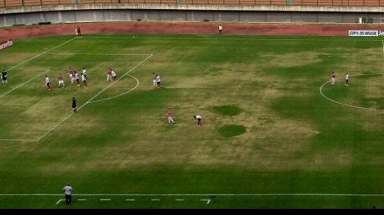 Imagem Administrador de Pituaçu explica gramado queimado: irrigação não funcionou