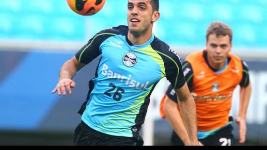 Imagem Zagueiro do Grêmio segue como dúvida para encarar o Vitória